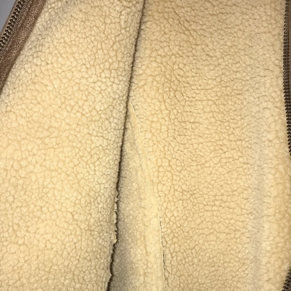 Women’s Faux Suede Sherpa Vest - Picture 5 of 8